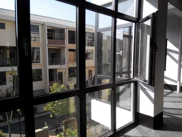 斷橋鋁封陽臺廠家沒選好，終于知道為啥漏水了